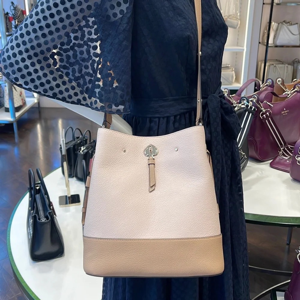 Kate Spade marti large bucket bag
Color-block Pebble Soft Rose